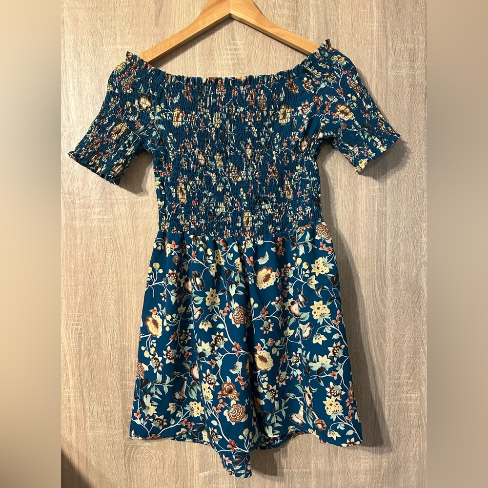 Kaleigh Floral Off-Shoulder Shorts Romper Size Medium